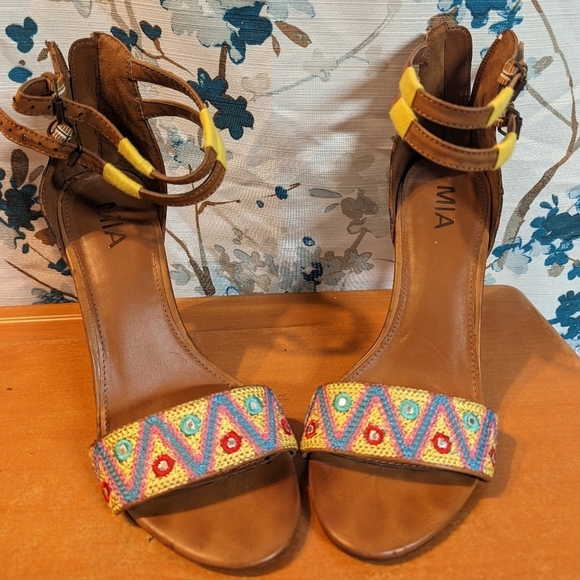 MIA Shoes - MIA Women's Brown and Yellow Courts